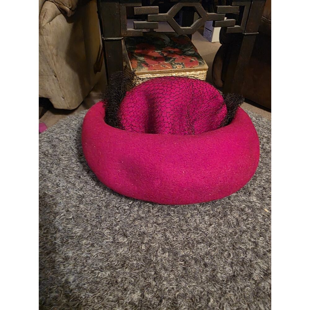 Vintage Doeskin Red Halo Hat Black Veil Size 22 Women’s Dress Church Hat